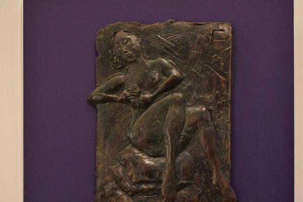 Виктор Корнеев. Из серии ''Наброски'', 2017. Бронза, 40х40х5 см. Фото из архива Виктора Корнеева