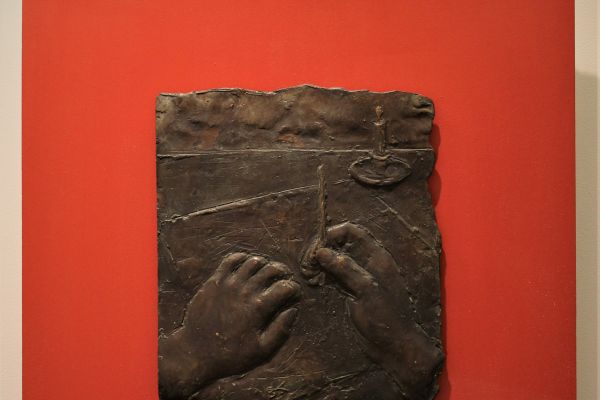 Виктор Корнеев. Из серии ''Наброски'', 2017. Бронза, 40х40х5 см. Фото из архива Виктора Корнеева