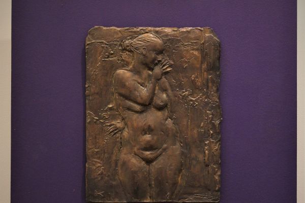 Виктор Корнеев. Из серии ''Наброски'', 2017. Бронза, 40х40х5 см. Фото из архива Виктора Корнеева