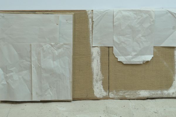  Анатолий Комелин. Бабочки, 2016-2018. Картон, холст, бумага, белила, 57х107 см. Фото из архива Анатолия Комелина