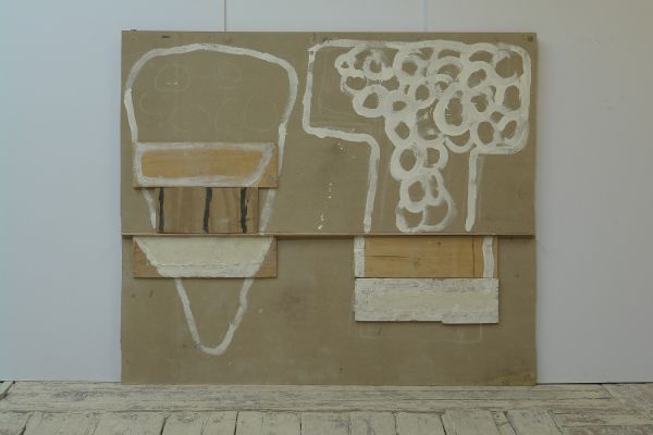 Анатолий Комелин. Два букета, 2012. Картон, фанера, белила, 129х141 см. Фото из альбома ''Анатолий Комелин. ''Знаки бытия'', Москва, 2014