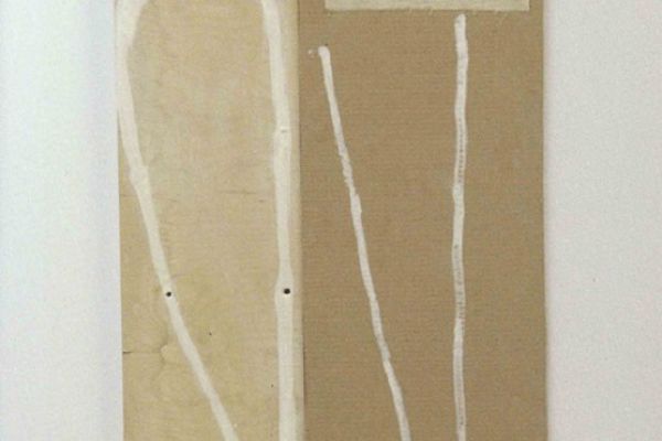 Анатолий Комелин. Парашюты, 2018. Картон, проволока, белила, высота 110 см. Фото из альбома ''Анатолий Комелин. В мастерской'', Москва, 2018