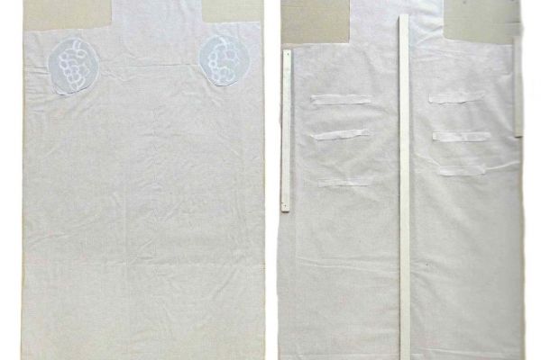 Анатолий Комелин. Простая анатомия 2, 2014. Картон, спанбонд, краска. 6 частей, общий размер 200х600 см. Фото из альбома ''Анатолий Комелин. В мастерской'', Москва, 2018