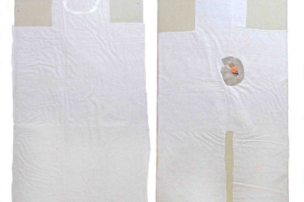 Анатолий Комелин. Простая анатомия,2014. Картон, спанбонд, краска. 6 частей, общий размер 200х600 см. Фото из альбома ''Анатолий Комелин. В мастерской'', Москва, 2018