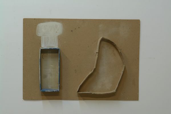 Анатолий Комелин. Упрямство цветка, 2013. Картон, белила, 45х60 см. Фото из архива А. Комелина