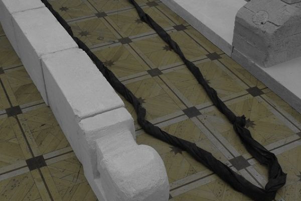 Анатолий Комелин. ''Знаки бытия''. Фрагмент экспозиции в РАХ, Москва, 2018. Фото из архива А. Комелина