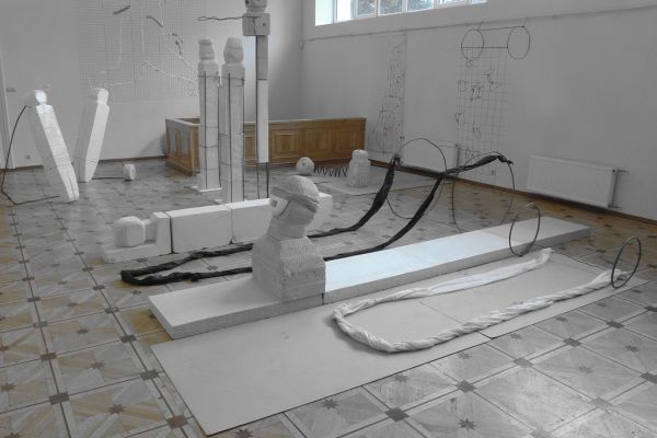 Анатолий Комелин. ''Знаки бытия''. Фрагмент экспозиции в РАХ, Москва, 2018. Фото из архива А. Комелина