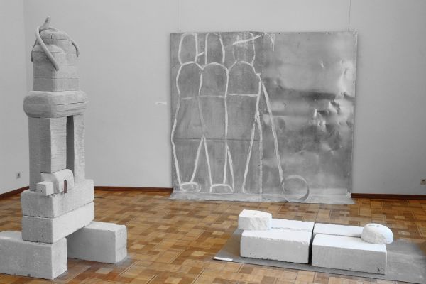 Анатолий Комелин. ''Знаки бытия''. Фрагмент экспозиции в РАХ, Москва, 2018. Фото из архива А. Комелина