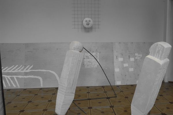 Анатолий Комелин. ''Знаки бытия''. Фрагмент экспозиции в РАХ, Москва, 2018. Фото из архива А. Комелина