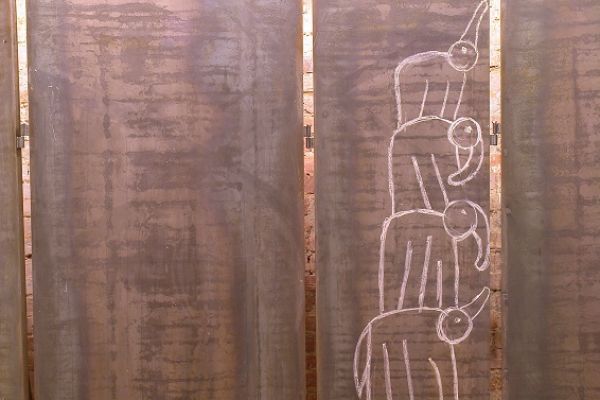 Анатолий Комелин. Слоны. Фрагмент экспозиции. Выставка ''На холмах'', 2015-2016. Павильон ''Руина'', Музей архитектуры имени А.В. Щусева, Москва. Фото из архива А. Комелина