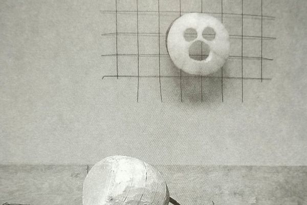 Анатолий Комелин. Луна. Вариант экспозиции ''Театра военных действий'' в РАХ, Москва, 2018. Фото из альбома ''Анатолий Комелин. Знаки бытия'', Москва, ''М-Сканрус'', 2014