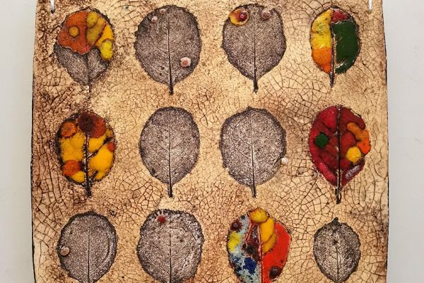 Работа Натальи Синёвой, фрагмент экспозиции выставки Ярко!