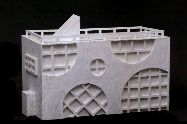 Игорь Шелковский. ''Проект ателье скульптора I'', 2009. Картон, краска, 43х64х29 см. Фото: каталог ''Игорь Шелковский'', Мультимедийный комплекс актуальных искусств, М., 2013