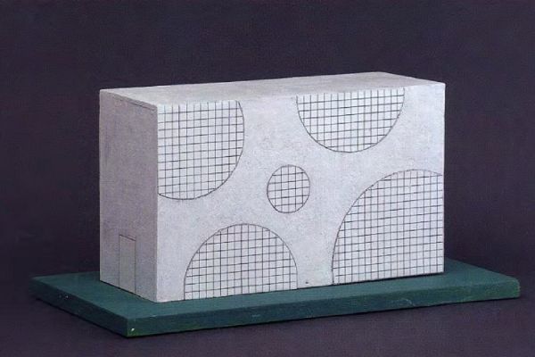 Игорь Шелковский. Проект ателье скульптора II, 2009. Картон, краска, 30х57х31 см. Фото: каталог ''Игорь Шелковский'', Мультимедийный комплекс актуальных искусств, М., 2013