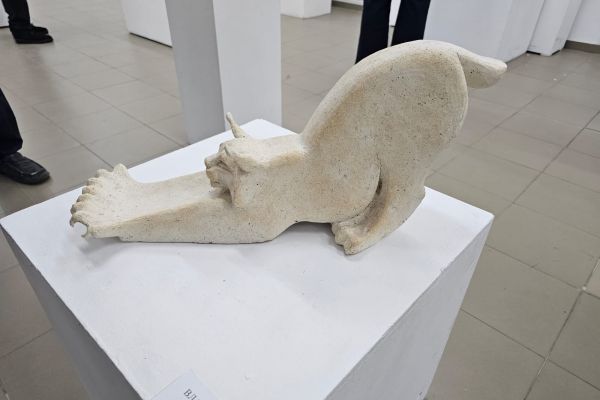 Экспозия выставки ''Творческим группам по керамике - 30 лет''. Фото Маргариты Камардиной. Фрагмент 9