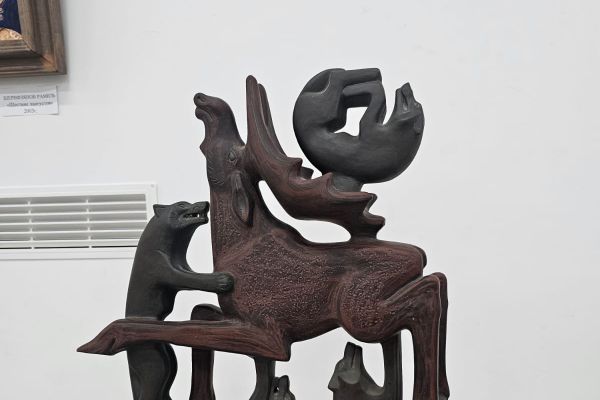 Экспозия выставки ''Творческим группам по керамике - 30 лет''. Фото Маргариты Камардиной. Фрагмент 12