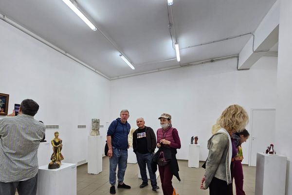 Открытие выставки ''Творческим группам по керамике - 30 лет''. Фото Маргариты Камардиной