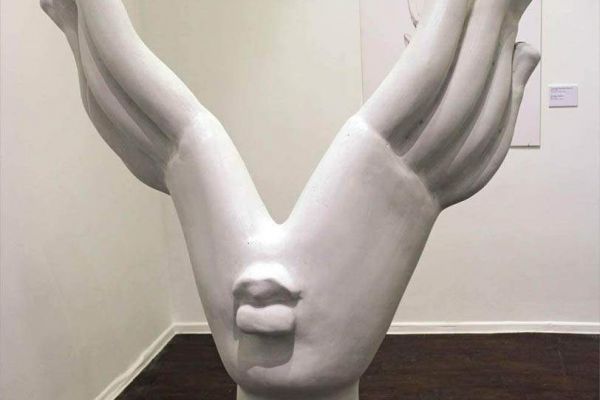 Александр Бурганов. ''Поцелуй'', 2016. Композитный материал. Фото: visit-city.art