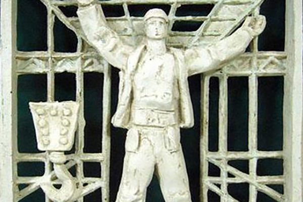 Александр Бурганов. ''Рабочий'', 1970. Проект общественного здания. Гипс, 24х22,7х3,2 см. Московский государственный музей ''Дом Бурганова''