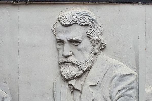 Александр Бурганов. ''Портрет Валентина Серова'', 1985. Гипс, 76,5х70 см. Московский государственный музей ''Дом Бурганова''