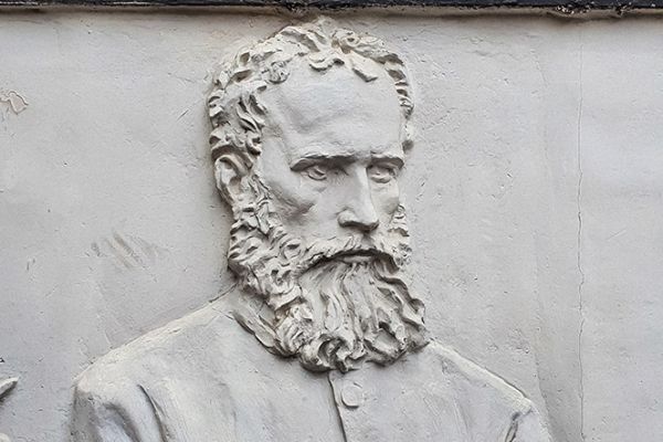 Александр Бурганов. ''Портрет Василия Верещагина'', 1985. Гипс, 71,5х70 см. Московский государственный музей ''Дом Бурганова''