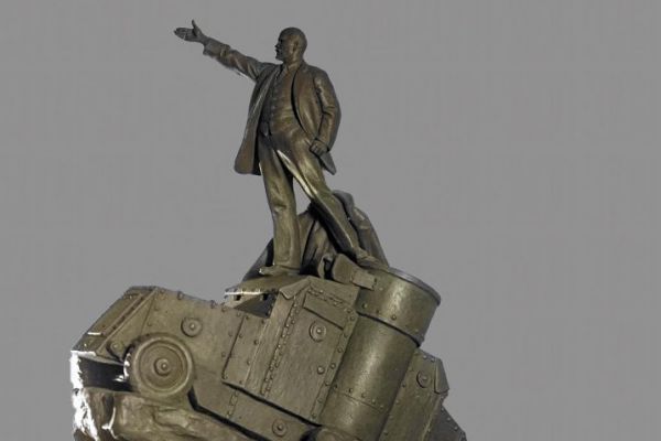 Матвей Манизер. 1924. ''В.И. Ленин на броневике''. Проект памятника  у Финляндского вокзала, Ленинград. Гипс, 88х53з76 см. Не реализован. Государственный исторический музей, Москва