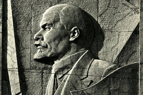 1925. ''В.И. Ленин''. Бетон. Рельеф на здании бывшей мельницы имени В.И. Ленина. Фото 1967 года. Фото из архива Государственного музея городской скульптуры, С.-Петербург