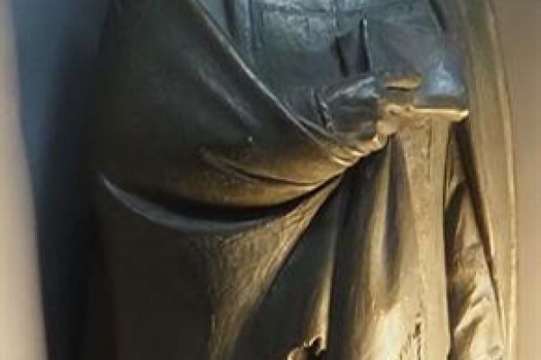 Матвей Манизер. ''М.А. Ульянова'', 1959. Гипс тонированный, 130х44х35,5 см. Модель для Мемориала семьи Ульяновых в С.-Петербурге. Государственный музей городской скульптуры, С.-Петербург