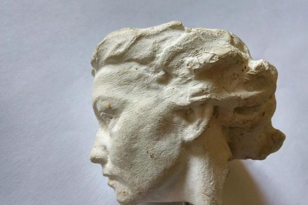 Елена Янсон-Манизер. ''Портрет балерины Галины Улановой'', 1940-1969. Гипс, 6х7х6 см. Государственный центральный театральный музей имени А.А. Бахрушина, Москва