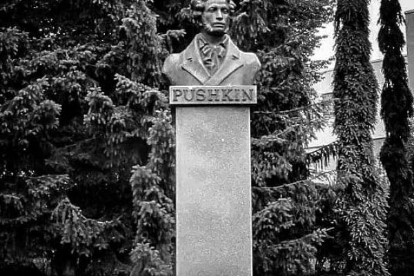 Олег Комов. Памятник А.С. Пушкину, 1986. Бронза, камень. Куопио, Финляндия. Фото из архива Ильи Комова