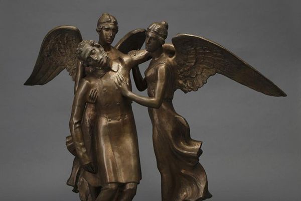 Олег Комов. ''А.С. Пушкин и музы'', 1989. Бронза, высота 82,5 см. Государственный музей А.С. Пушкина, Москва