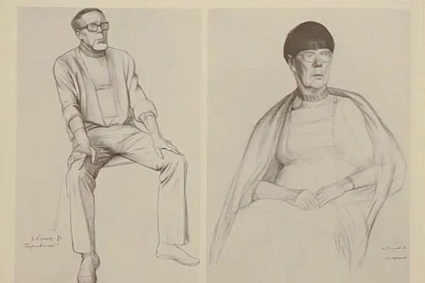 Олег Комов. Художник Генрих Вальк, 1980. Бумага, карандаш, 40х24 см; Л.О. Короткова, 1981. Бумага, карандаш, 40х29 см. Бумага, карандаш, 40х24 cм. Фото: альбом ''Олег Комов'', М., ''Советский художник'', 1988