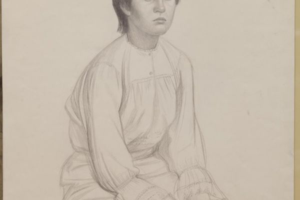 Олег Комов. Живописец Мария Переяславец, 1981. Бумага, карандаш, 56х45,5 см. Музей изобразительных искусств Кузбасса, Кемерово