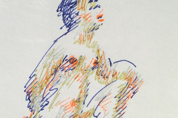 Сергей Малютов. Сидящая, 2003. Бумага, гелиевые ручки, 10х8,2 см. Фото из архива Сергея Малютова