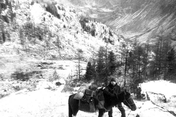 Владимир Потлов. Алтайская труженица в экспедиции, 1986. Фото из архива Владимира Потлова