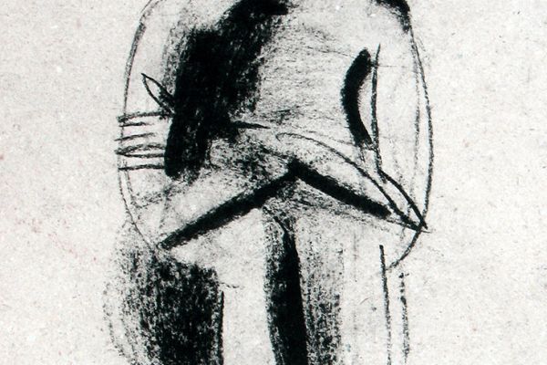 Владимир Потлов. Сидящая фигура 2, 2005. Бумага, уголь. 60х40 см. Фото из архива Владимира Потлова