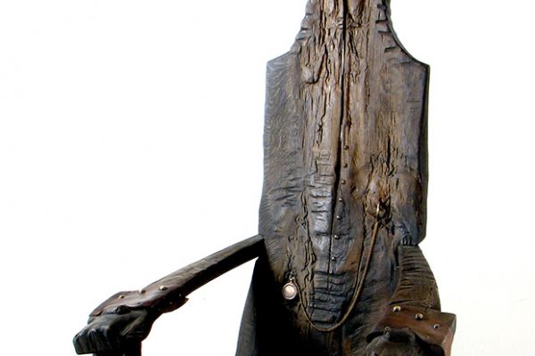 Владимир Потлов. Сильвер (кресло), 2005. Из многофигурной интерактивной композиции Призраки затонувшего корабля (Остров сокровищ). Дуб тонированный, бронза, кожа, 169х90х69 см. Московский музей современного искусства. Фото из архива Владимира Потлова