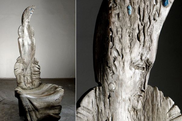 Владимир Потлов. Белая дама (кресло), 2005. Из композиции Призраки затонувшего корабля (Остров сокровищ). Дуб, левкас, малахит, бирюза, 174х67,5х67 см. Московский музей современного искусства. Фото из архива Владимира Потлова