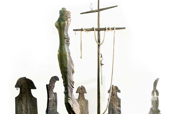 Владимир Потлов. Призраки затонувшего корабля (Остров сокровищ), 2005. Многофигурная интерактивная композиция. Корабль (стол): дуб тонированный, позолота, латунь, медь, бронза, монеты, джут, 300х340х125 см. Московский музей современного искусства