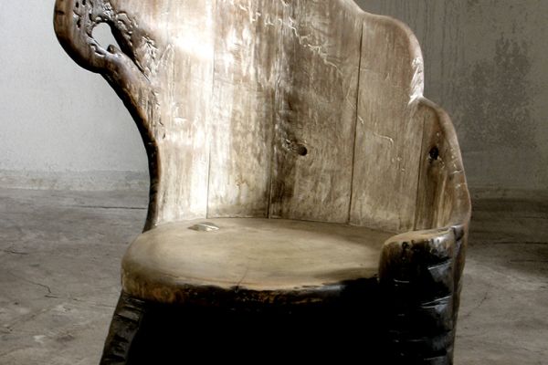 Владимир Потлов. Раковина (кресло), 2007. Из композиции ''Похищение Европы''. Дуб, 80х70х60 см. Частная коллекция. Фото из архива Владимира Потлова