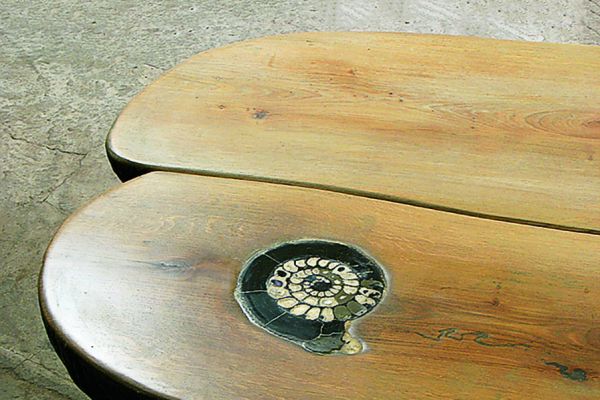 Владимир Потлов. Мидия (фрагмент стола), 2007. Из композиции ''Похищение Европы''. Дуб. Частная коллекция. Фото из архива Владимира Потлова