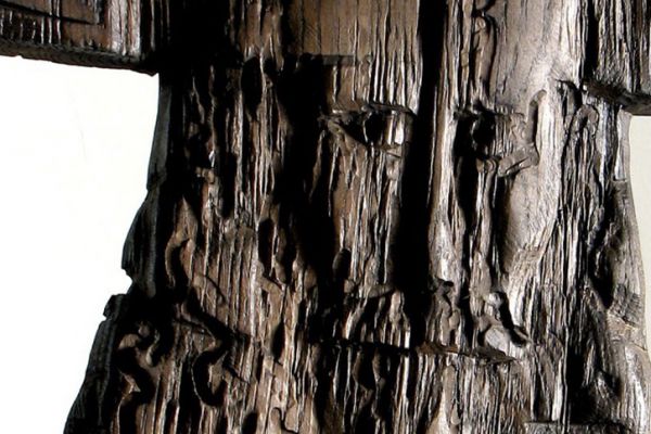 Владимир Потлов. Р.Л. Стивенсон (фрагмент кресла 2), 2005. Из композиции Призраки затонувшего корабля (Остров сокровищ). Дуб тонированный, бронза, бирюза, 151х85х75 см. Московский музей современного искусства. Фото из архива Владимира Потлова