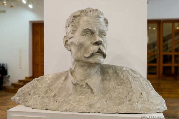 Сергей Конёнков. А.М. Горький, 1928. Гипс, 44x71x31 см. Музей скульптуры С.Т. Конёнкова, Смоленск