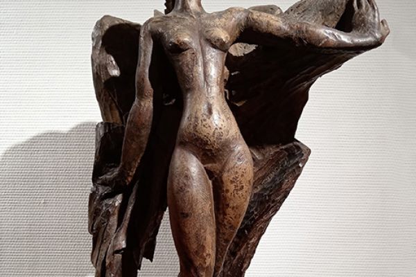 Сергей Конёнков. Крылатая (Бабочка), 1938. Дерево, 87x52,5x32 см. Музей скульптуры С.Т. Конёнкова, Смоленск. Фото Елены Ляшенок