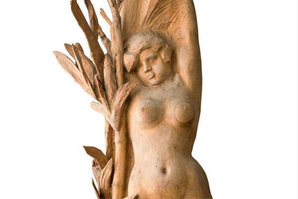 Сергей Конёнков. Девушка с кукурузой, 1962. Дерево, 242х95х76 см. Музей С.Т. Конёнкова, Смоленск