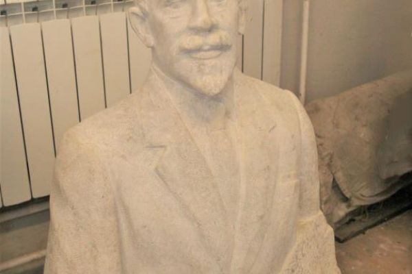 Сергей Конёнков. Портрет первого Народного комиссара просвещения А.В. Луначарского, 1965-1967. Мрамор, 100х77х79 см. Музей скульптуры С.Т. Конёнкова, Смоленск