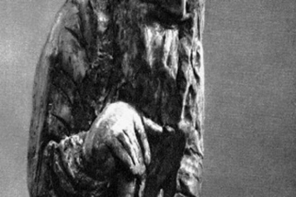 Сергей Конёнков. Егорыч-пасечник, 1907. Дерево, 78х27х26 см. Музей изобразительных искусств Республики Карелия, Петрозаводск