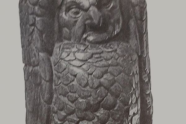 Сергей Конёнков. Сова-ведьма, 1909. Дерево, 56,5х26х29 см. На 1978 год - собрание А.Н. Тюляева, Москва. Фото: альбом ''Сергей Конёнков'', М., ''Советский художник'', 1978