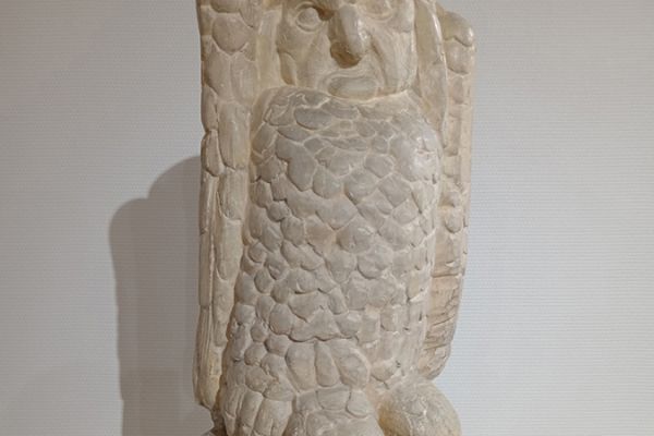 Сергей Конёнков. Сова (Вещая птица), 1909. Гипс тонированный, 56x25x28 см. Музей скульптуры С.Т. Конёнкова, Смоленск. Фото Елены Ляшенок