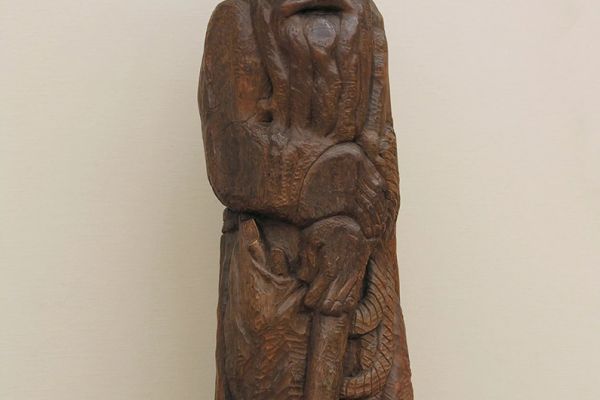 Сергей Конёнков. Старичок-полевичок, 1910. Дерево, 159х51х56 см. Государственная Третьяковская галерея, Москва